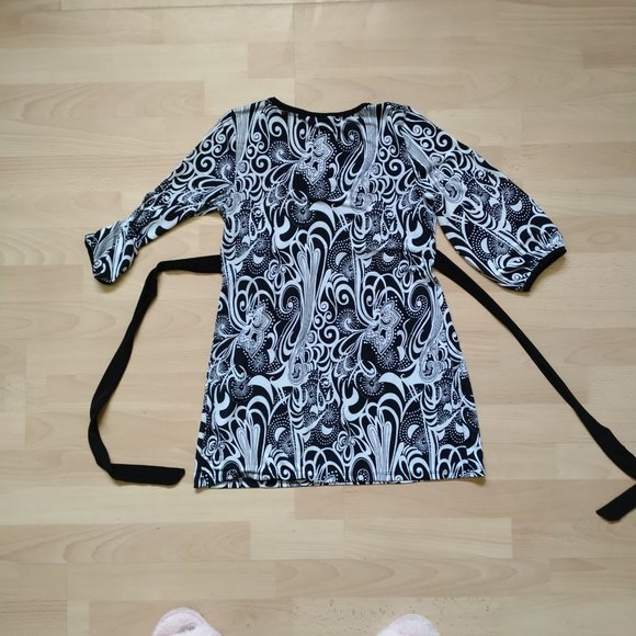 Reitmans Black and White Pattern Shirt - Size Small - Picture 3 of 10